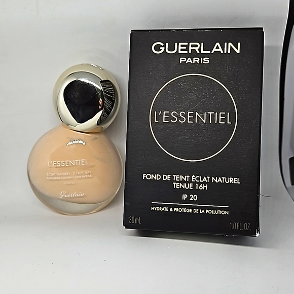 Guerlain Paris Foundation - Picture 1 of 9